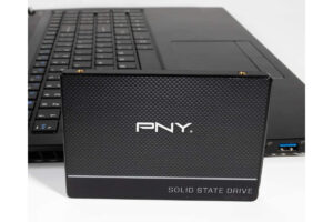 Lee más sobre el artículo Aumente el tamaño de su almacenamiento con el espacioso SSD de 960 GB de PNY por $ 86