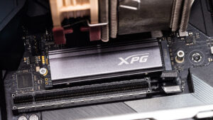 Lee más sobre el artículo Revisión del SSD Adata XPG Gammix S70: Rápido, asequible y atrapado debajo de un disipador de calor