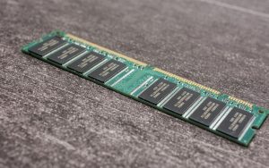 Lee más sobre el artículo DDR5 vs DDR4: ¿Vale la pena el salto en 2026?